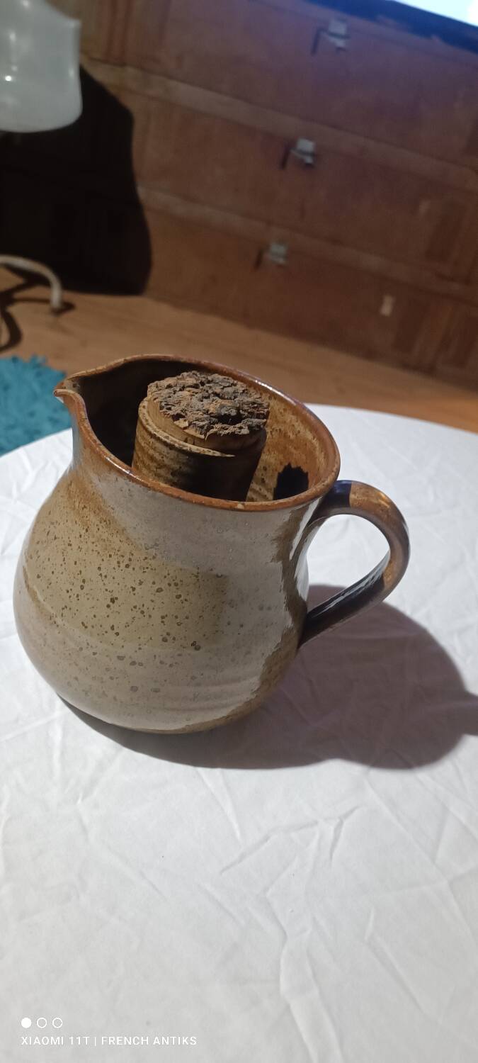 Pichet rafraîchissant, cruche en grès pyrité vernissé.