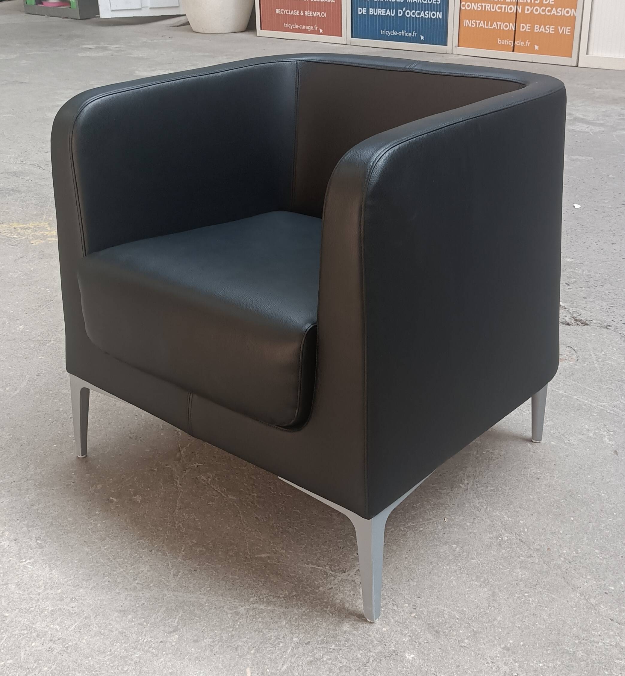 Black segis armchair
