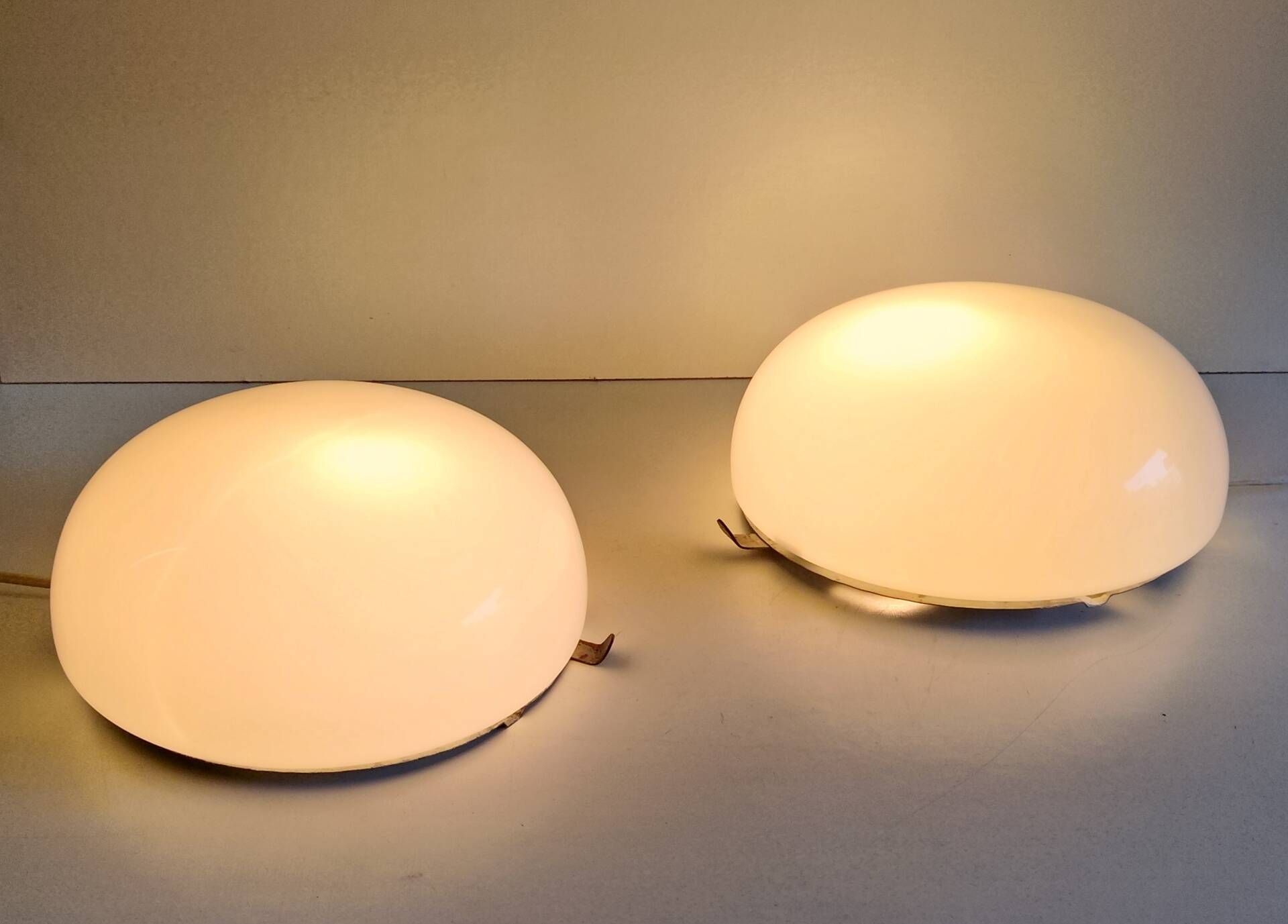 Plafonniers ou appliques globe opaline XL - mid.XXeme