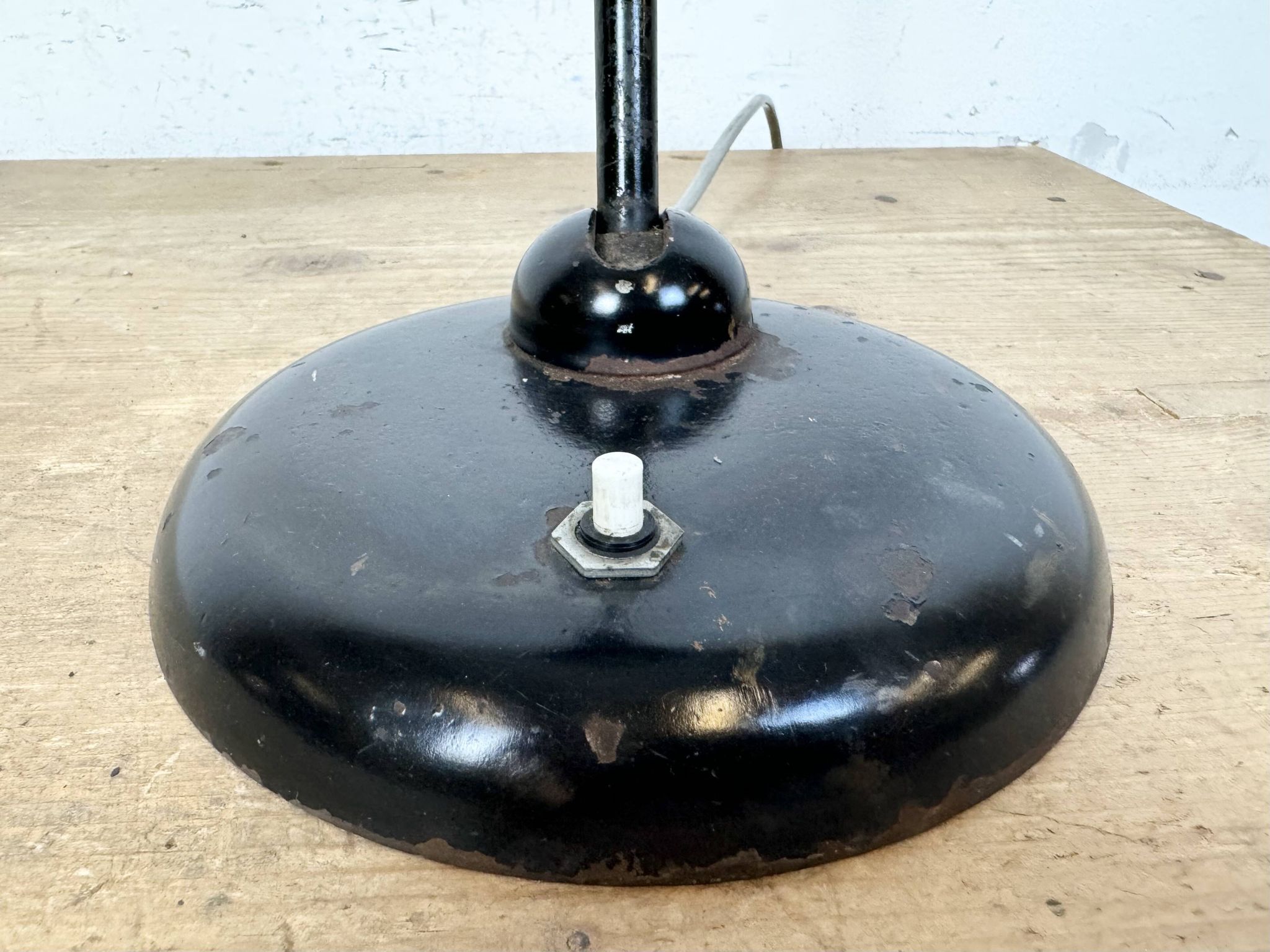Lampe de table industrielle Bauhaus noire, années 1930