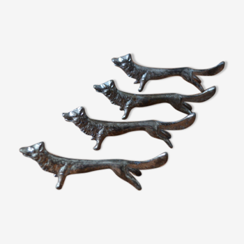 4 rests wolf-shaped knives