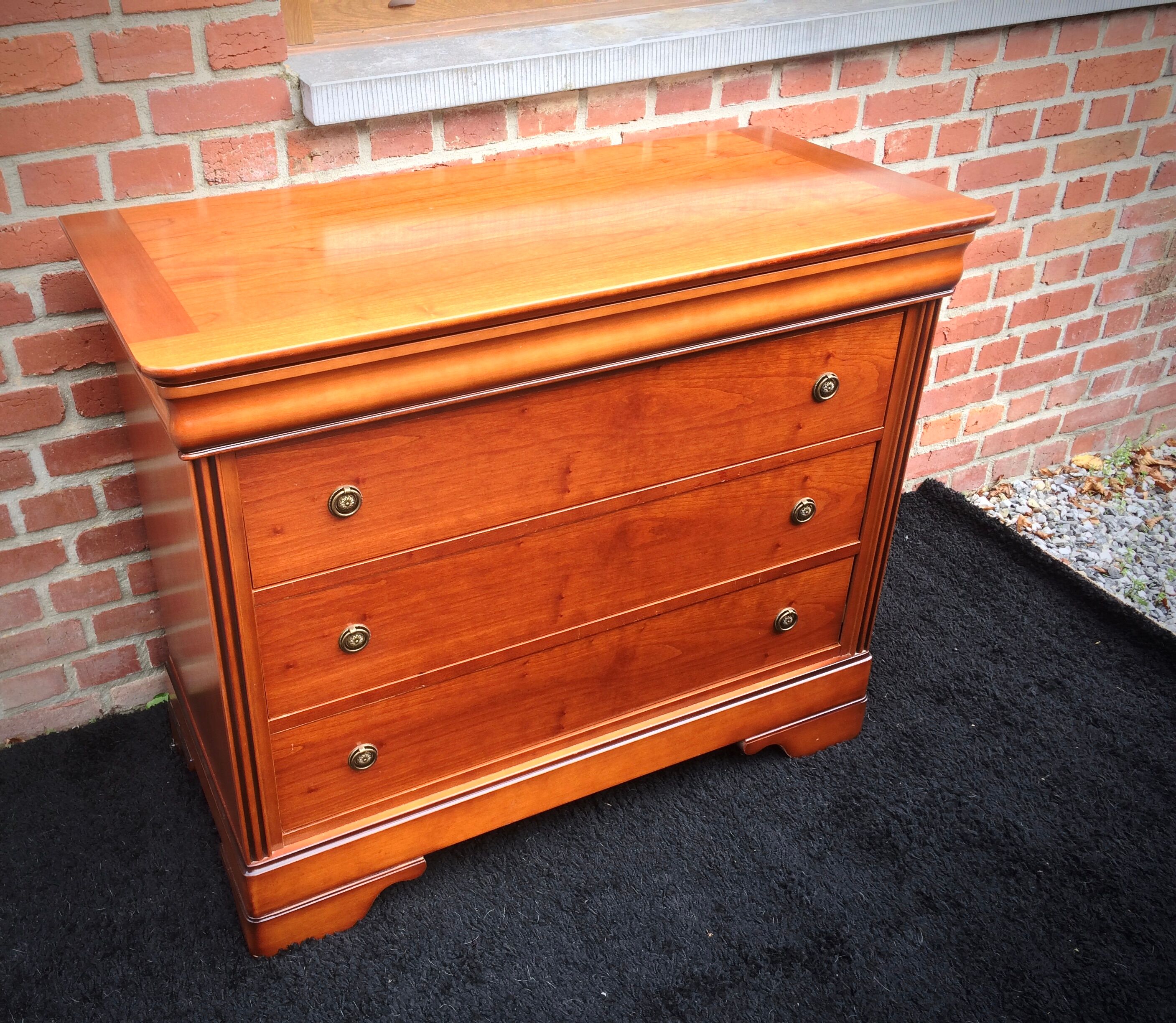 Commode à tiroir secret