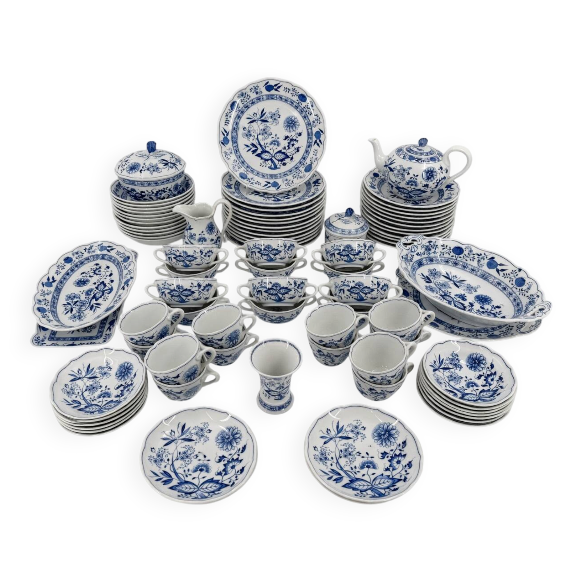 Hutschenreuther Service - Blue Onion -  Set for 12 (94 pieces)