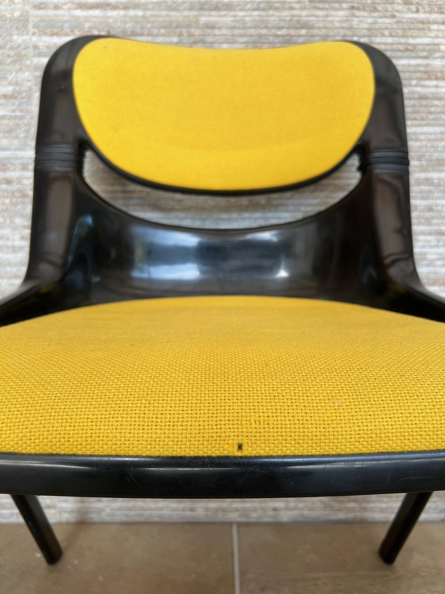6 back chairs Emilio Ambasz & Giancarlo Peretti, yellow armchair