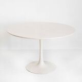 Vintage round table with tulip foot by Maurice Burke for Arkana. Aluminum + lacquered wood. United Kingdom, 60