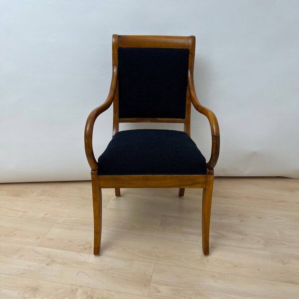 Fauteuil Biedermeier en noyer et bouclés noirs, sud de l'Allemagne, 1835