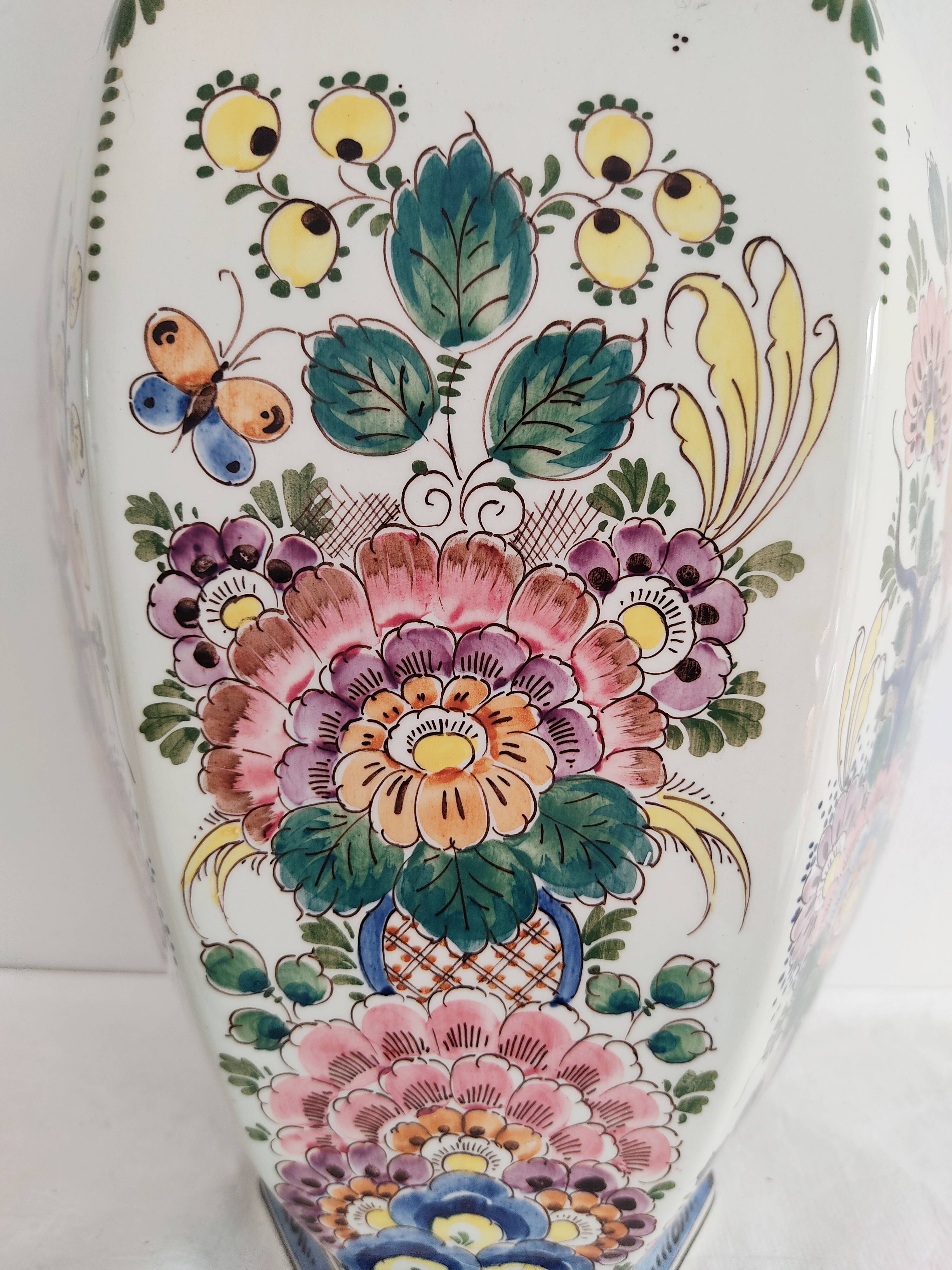 Delft potiche vase polychrome parakeets decoration