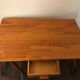 Bureau en bois sur tréteaux 1960
