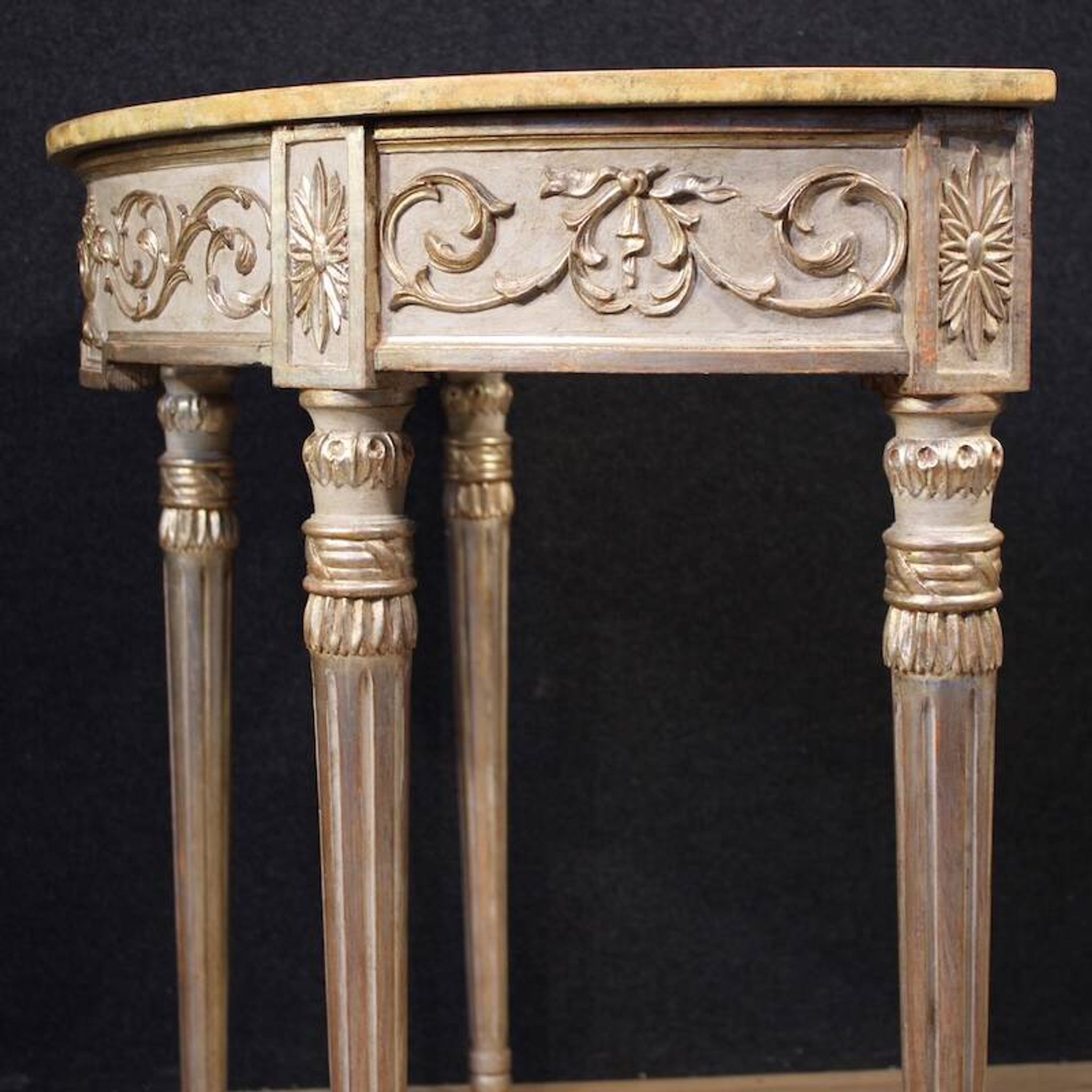 Console en laque italienne de style Louis XVI du 20e siècle