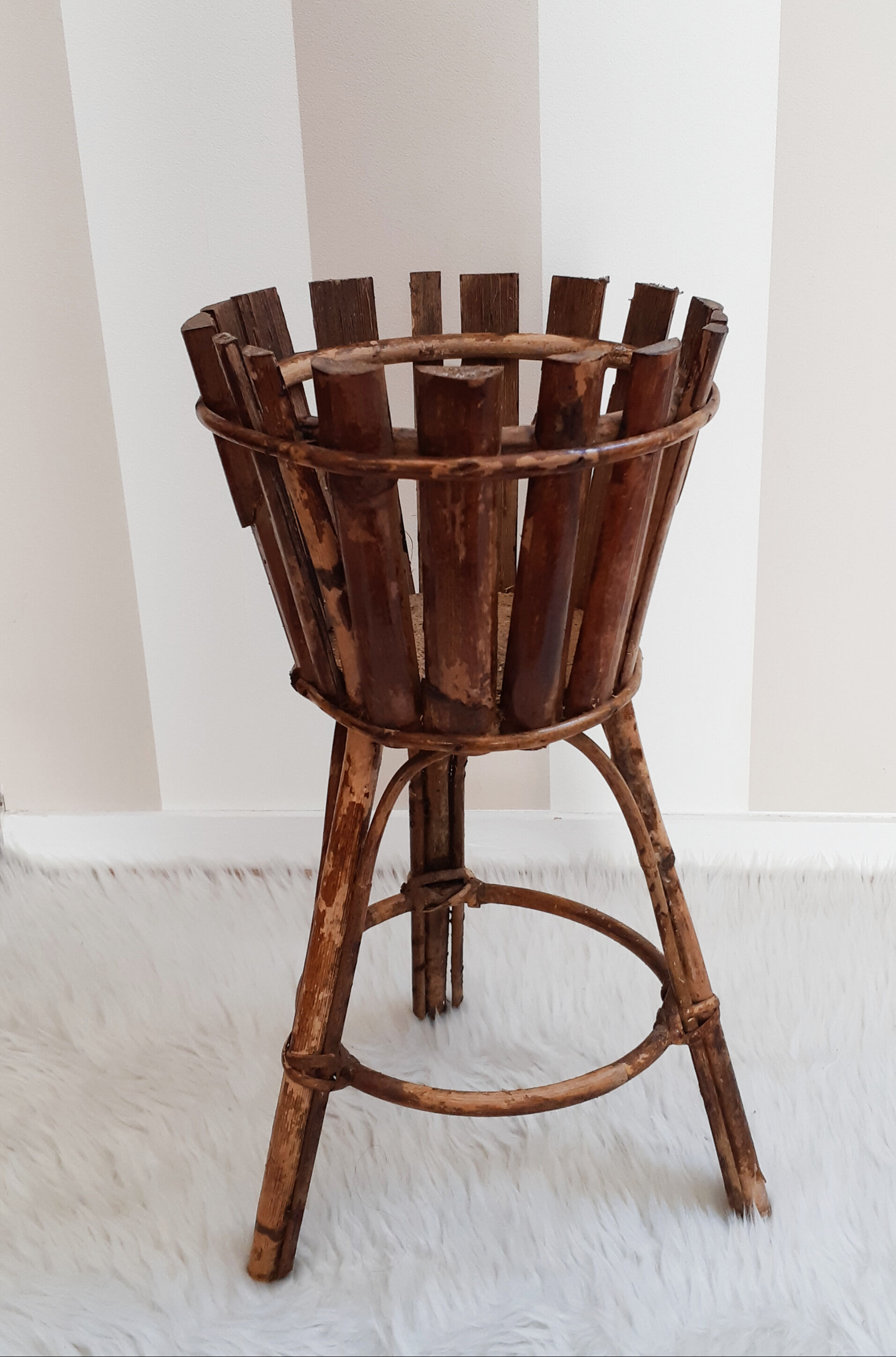 Rattan & wicker plant holder