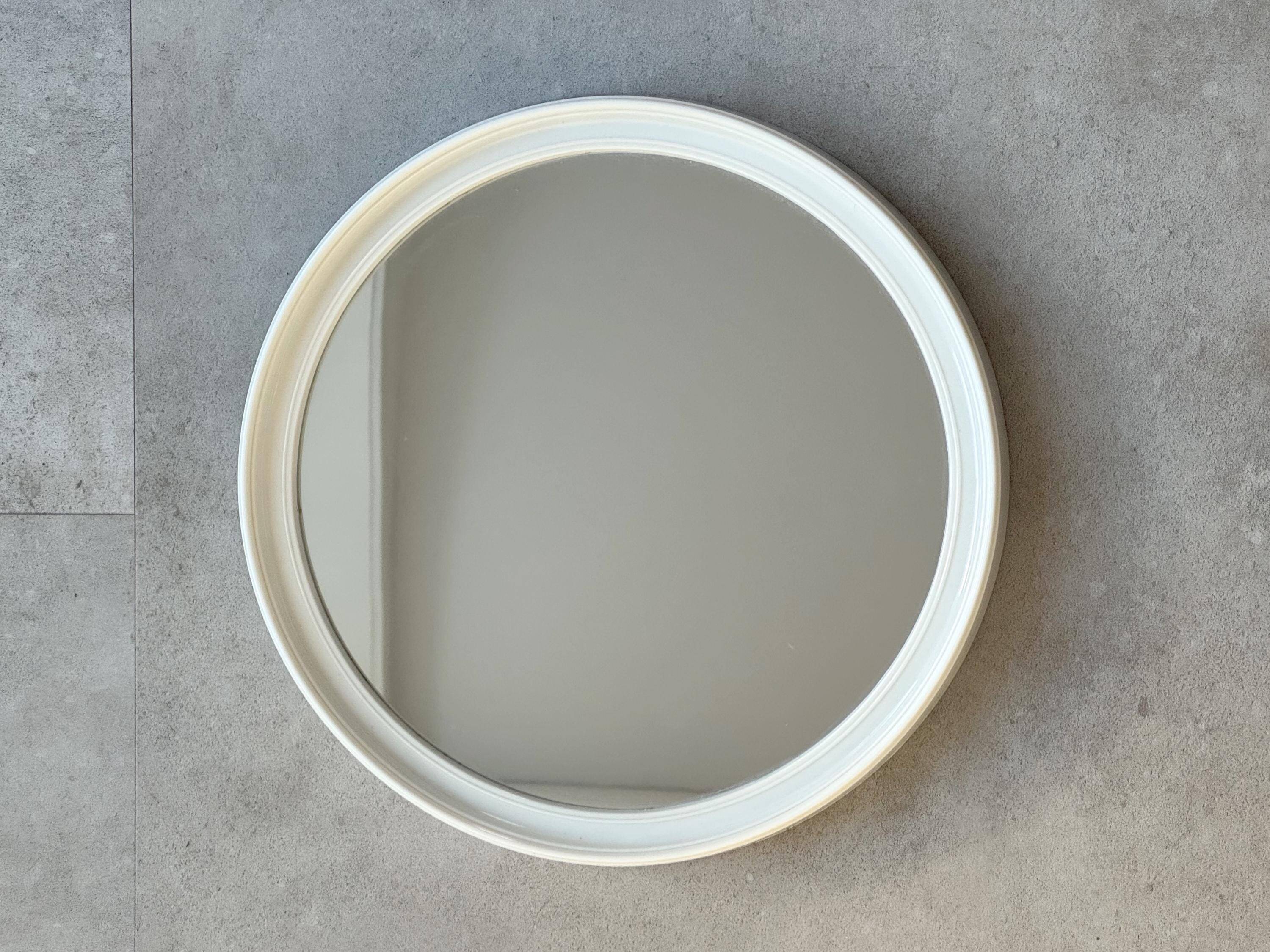 Miroir mural rond en plastique beige de l'ère spatiale