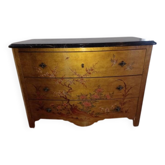 Commode en bois doré à décor asiatique et marbre poli