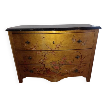 Commode en bois doré à décor asiatique et marbre poli