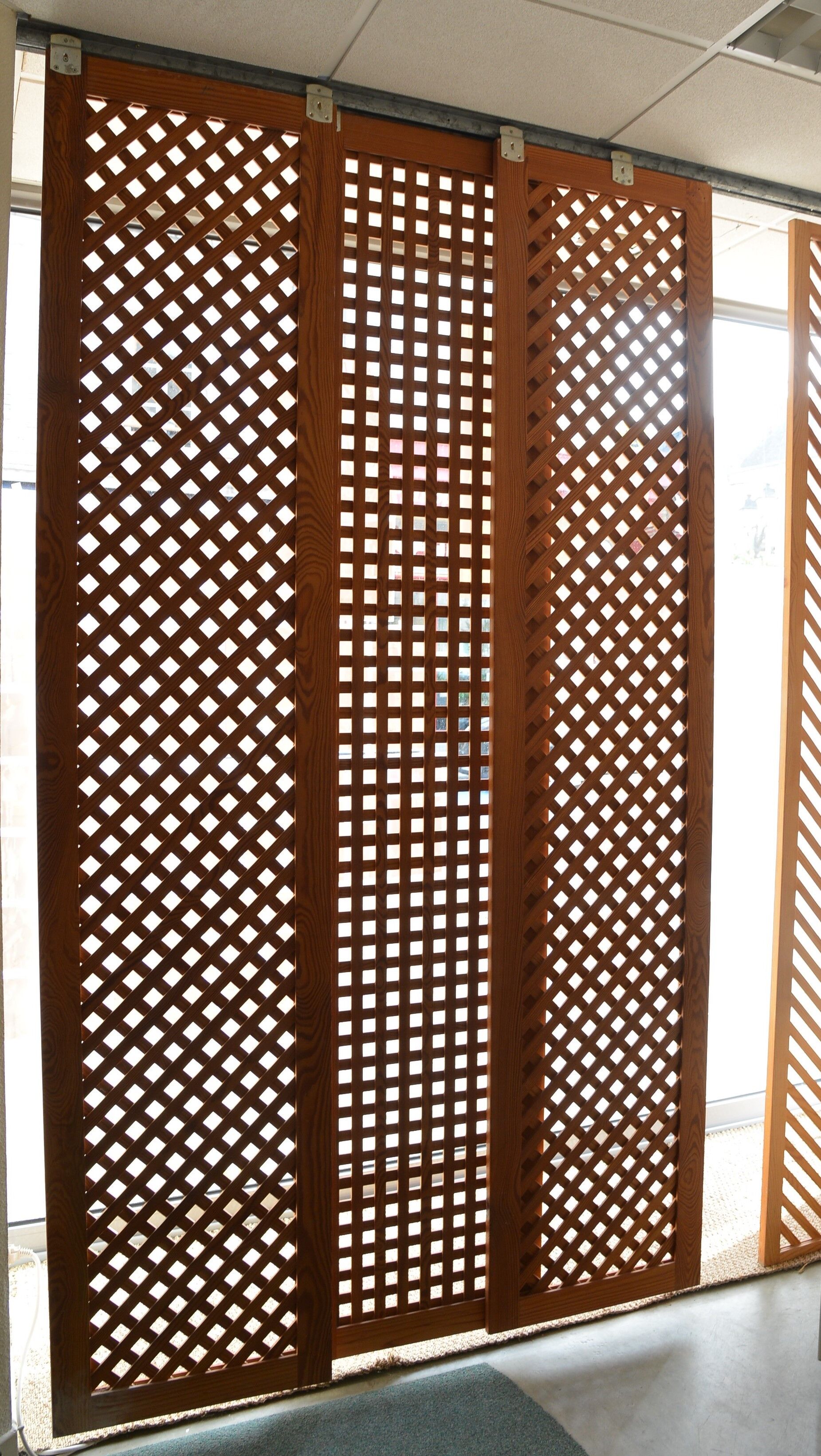 Screen claustra pine