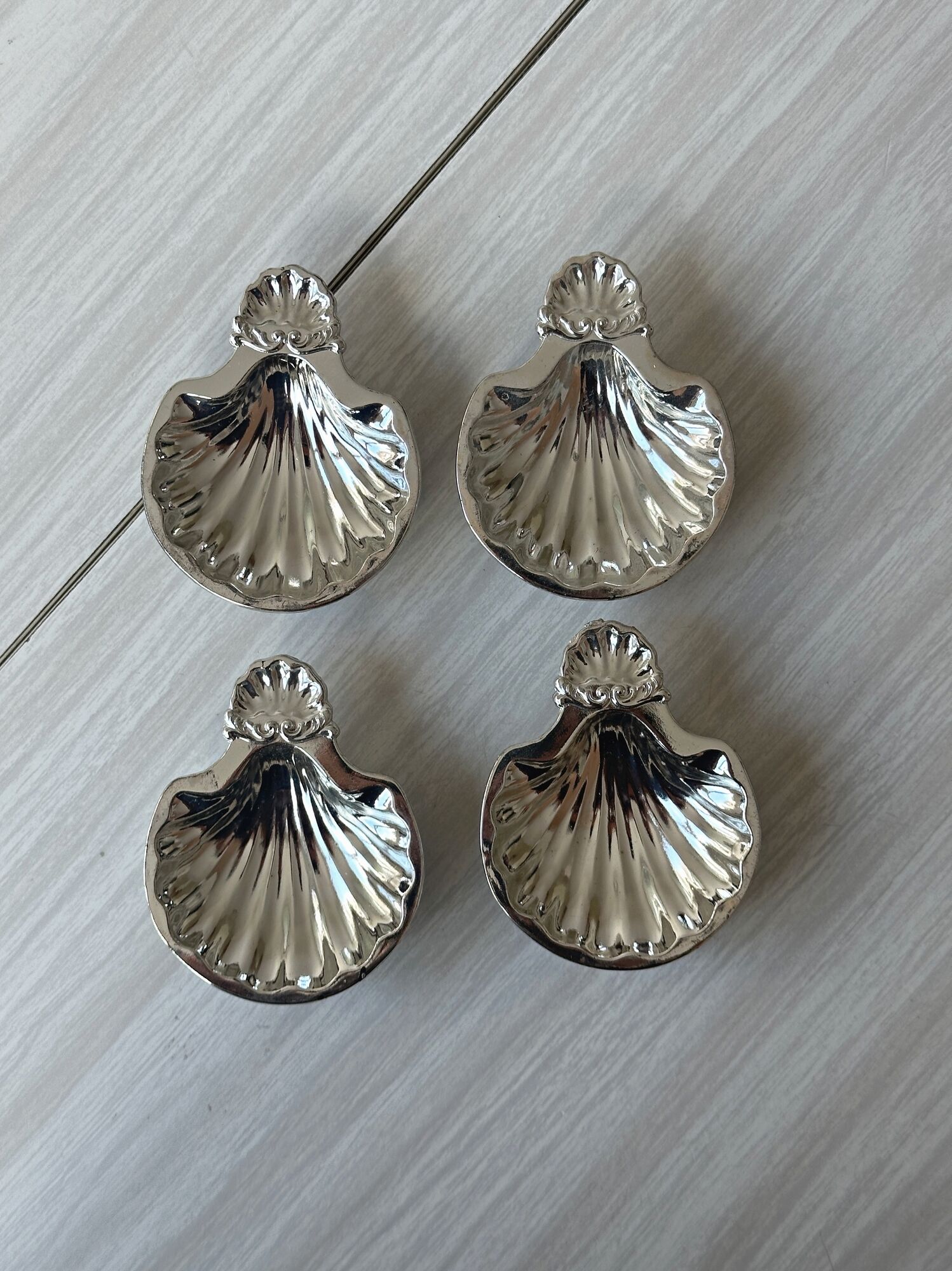 Lot de 4 mini coupelles coquillage en métal léger