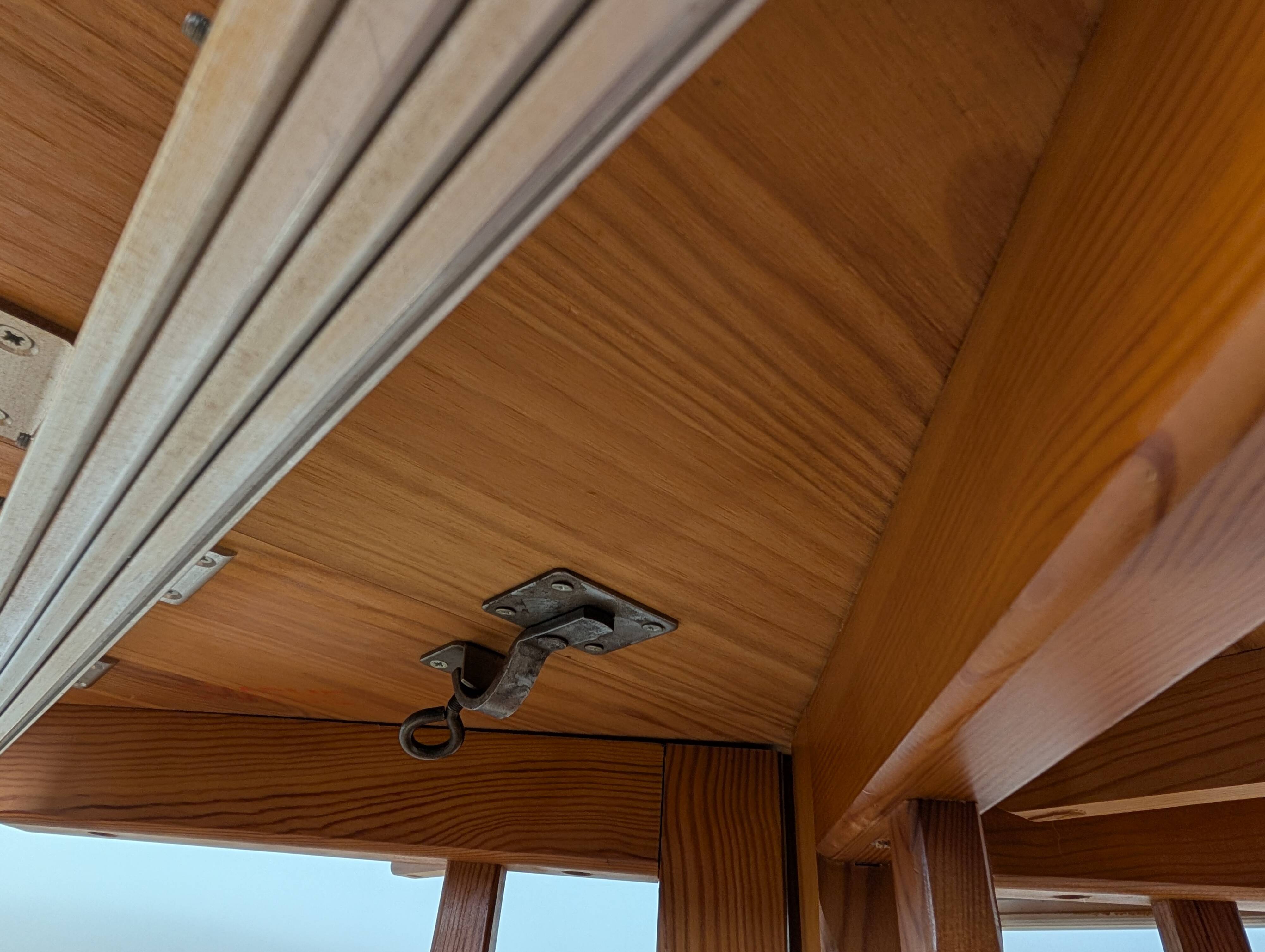 Extendable round table