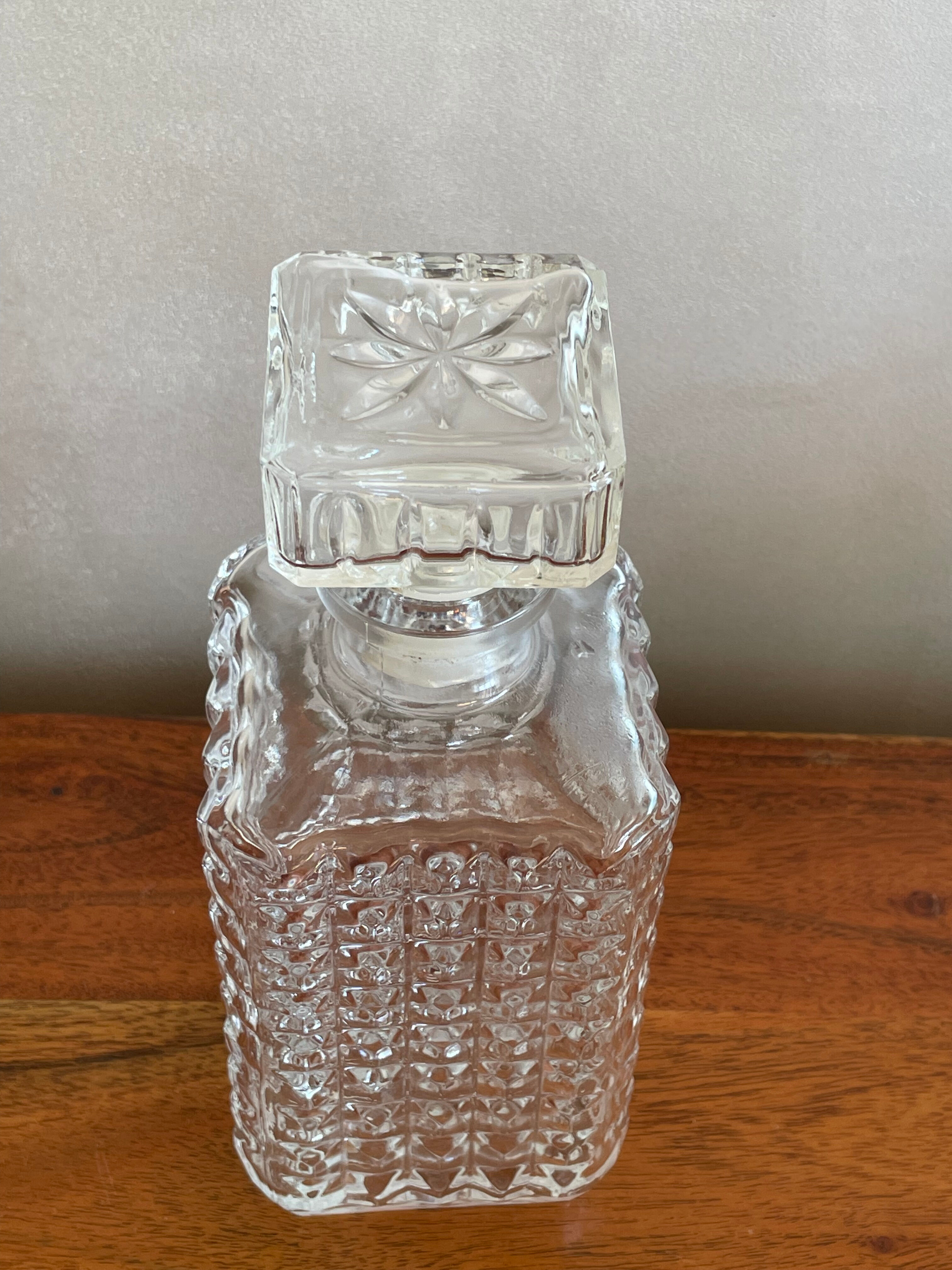 Glass whisky decanter