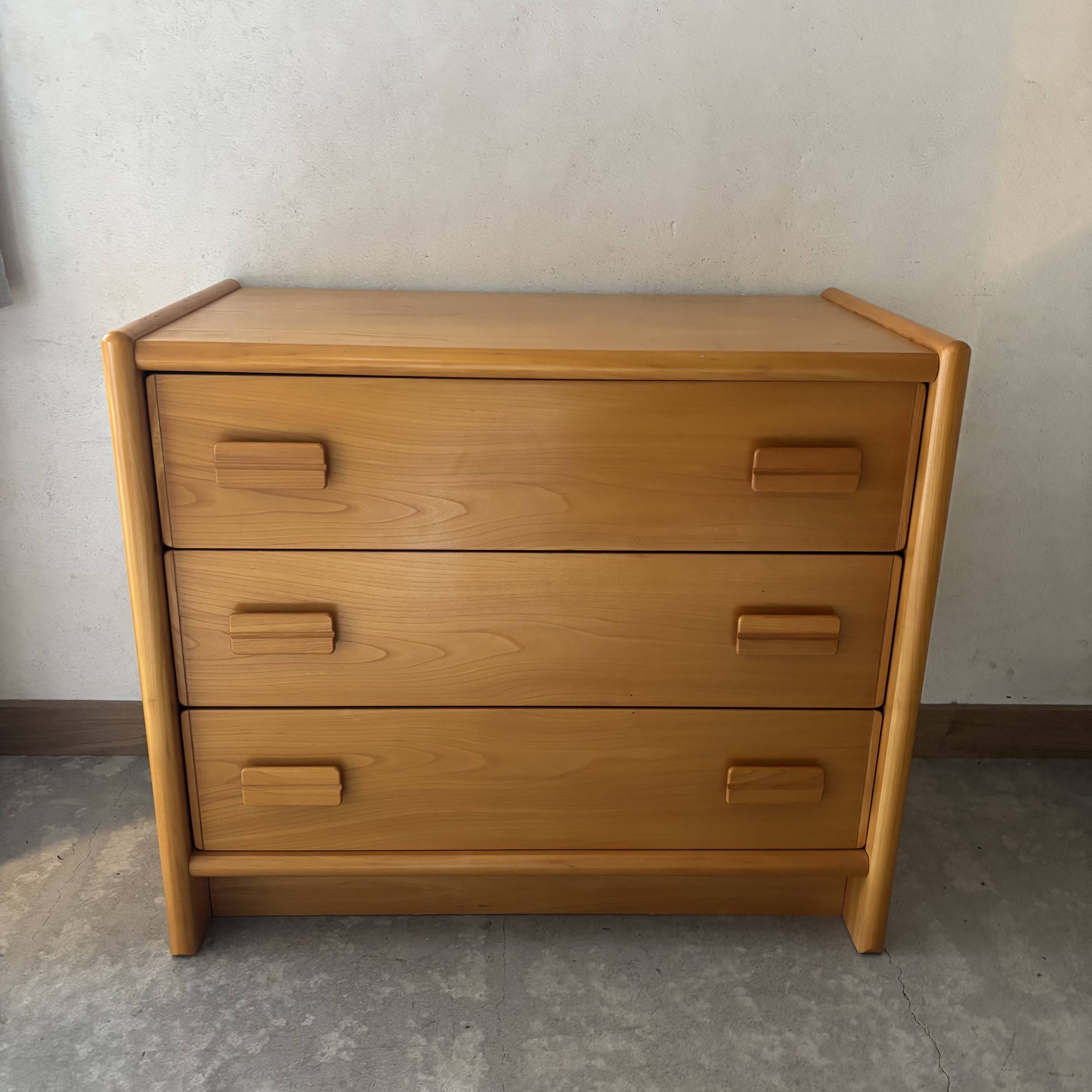 Gautier chest of drawers in wood.