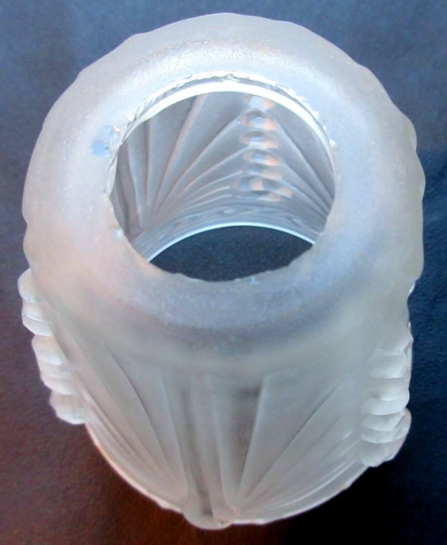 Tulip Art Deco, opaque glass by Schneider France