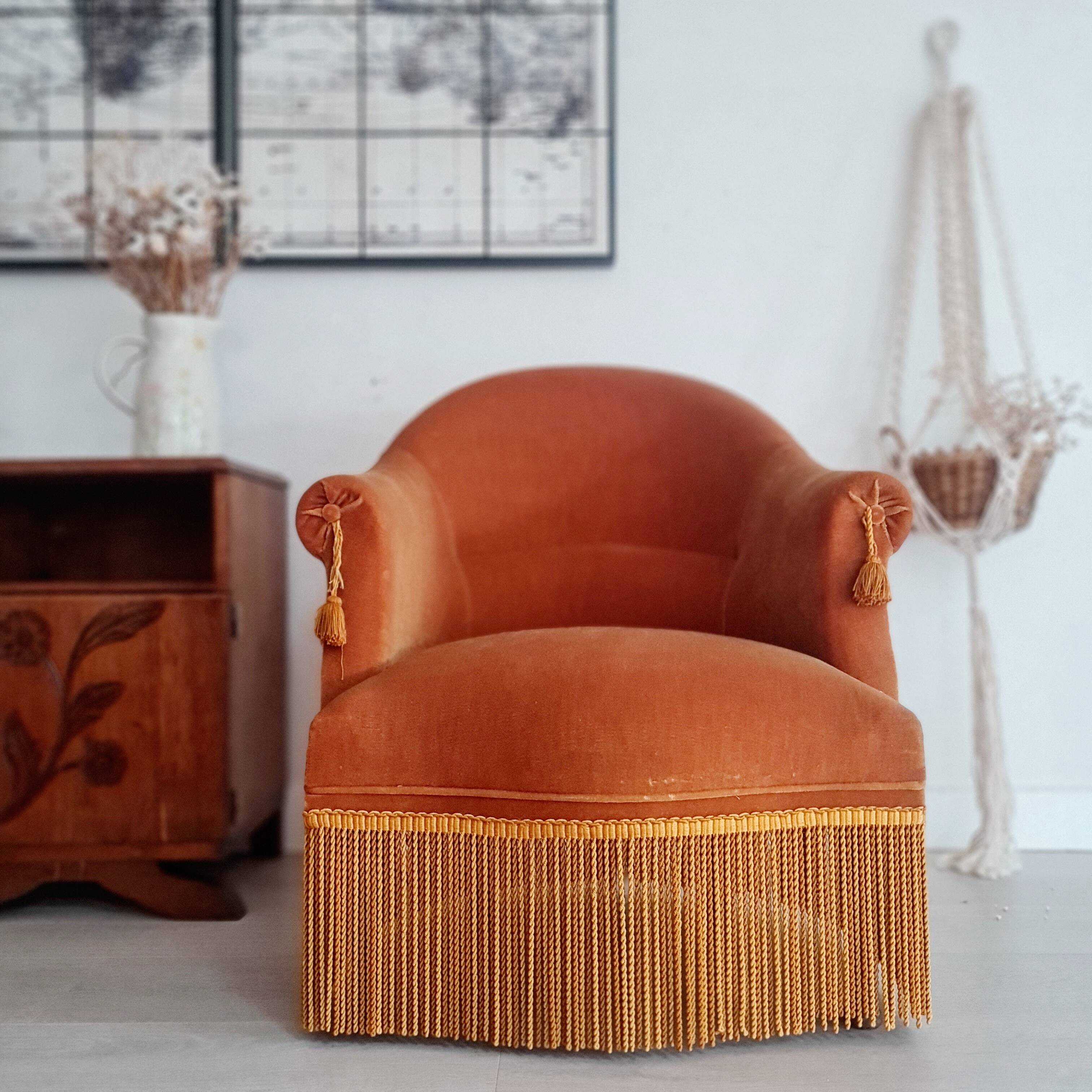 Toad armchair in gold velvet