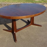 Baumann oval table