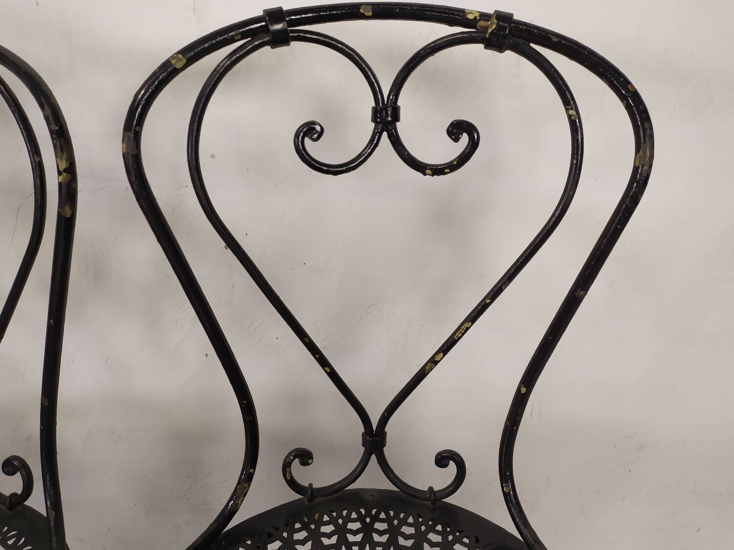 4 wrought iron garden chairs