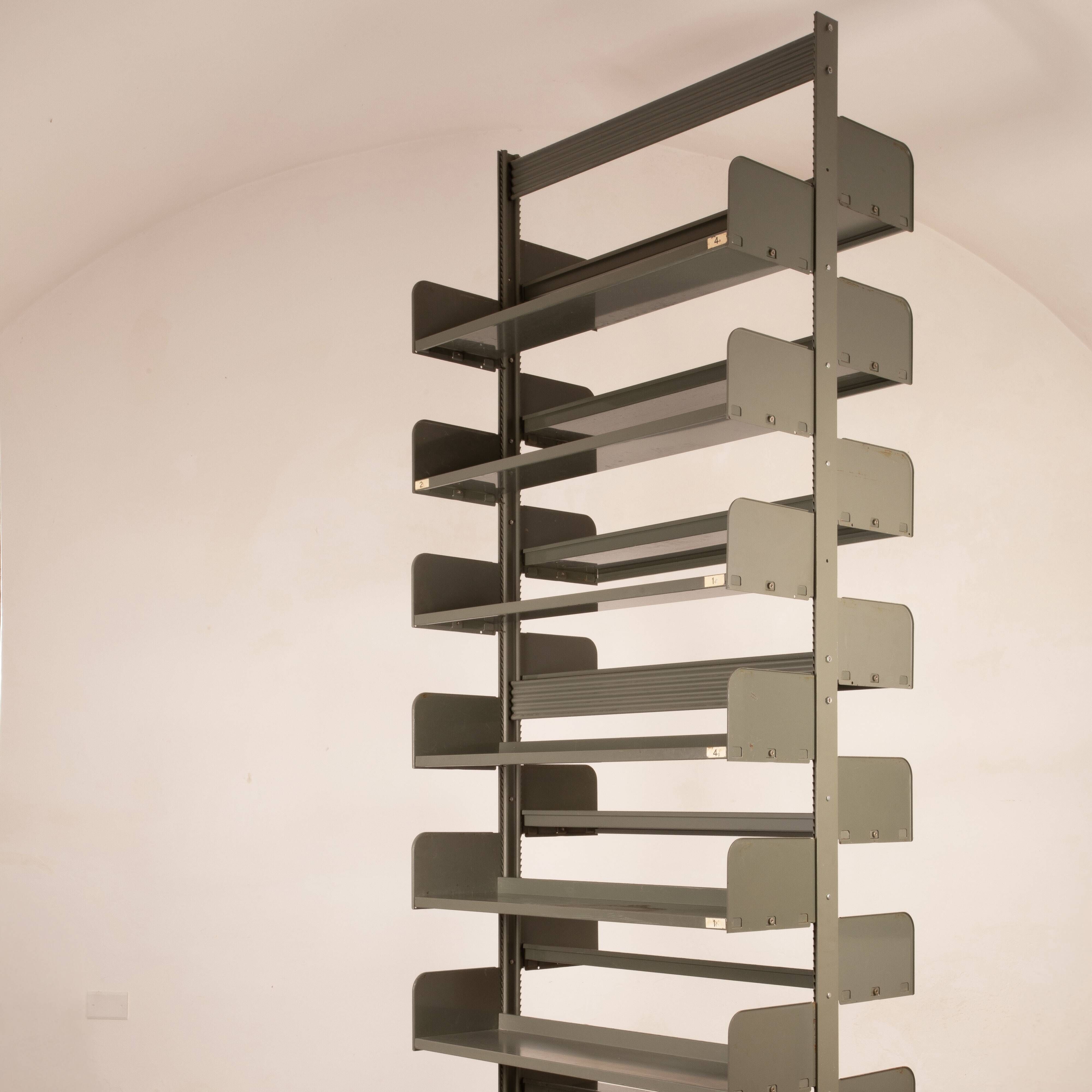 Congresso XL bookcase produced by Lips Vago