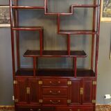 Low sideboard surmounted by bibus shelves in red lacquered wood, China XXth, 120 x 195 cm
