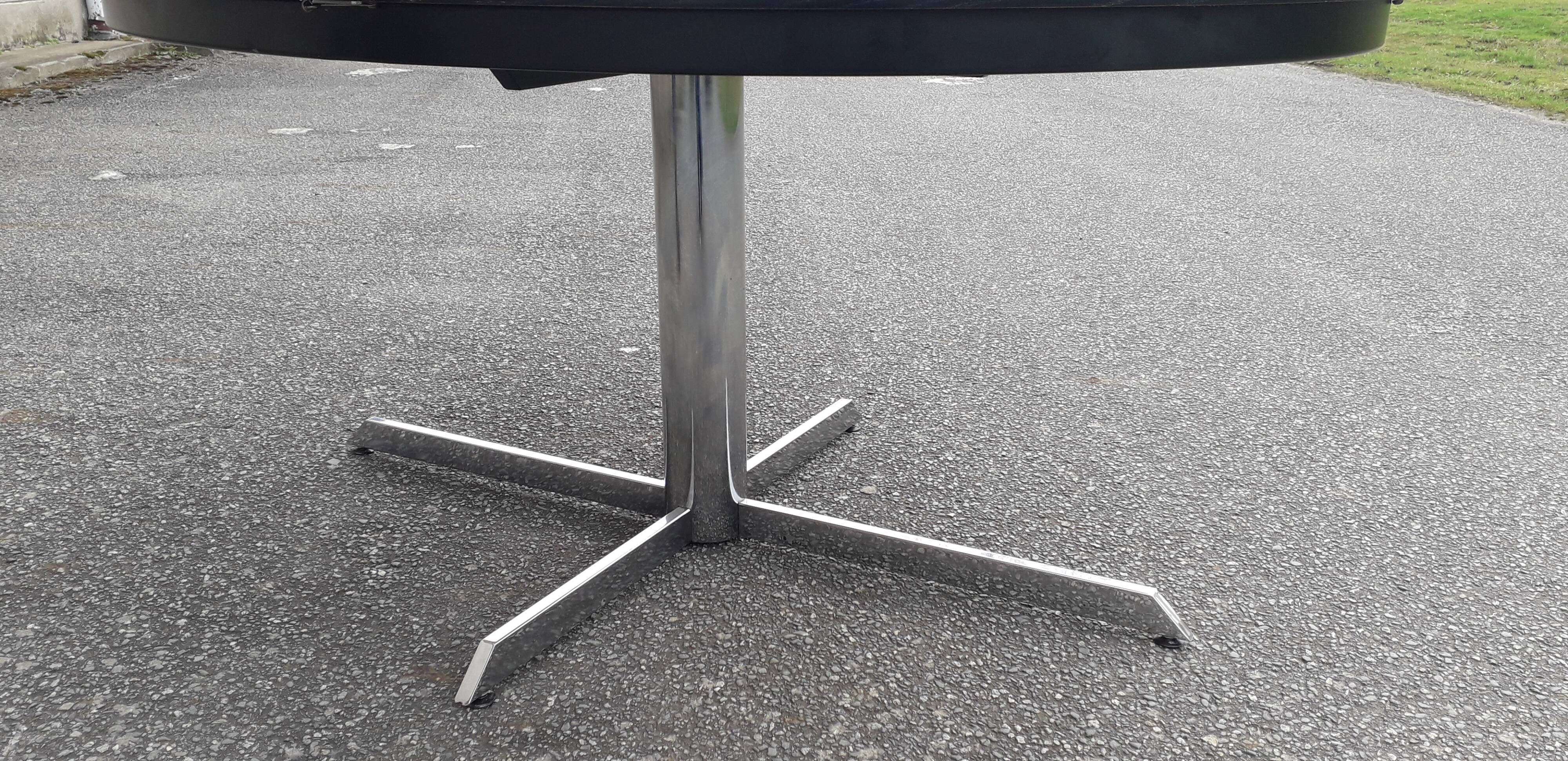 Oval table for Roche Bobois