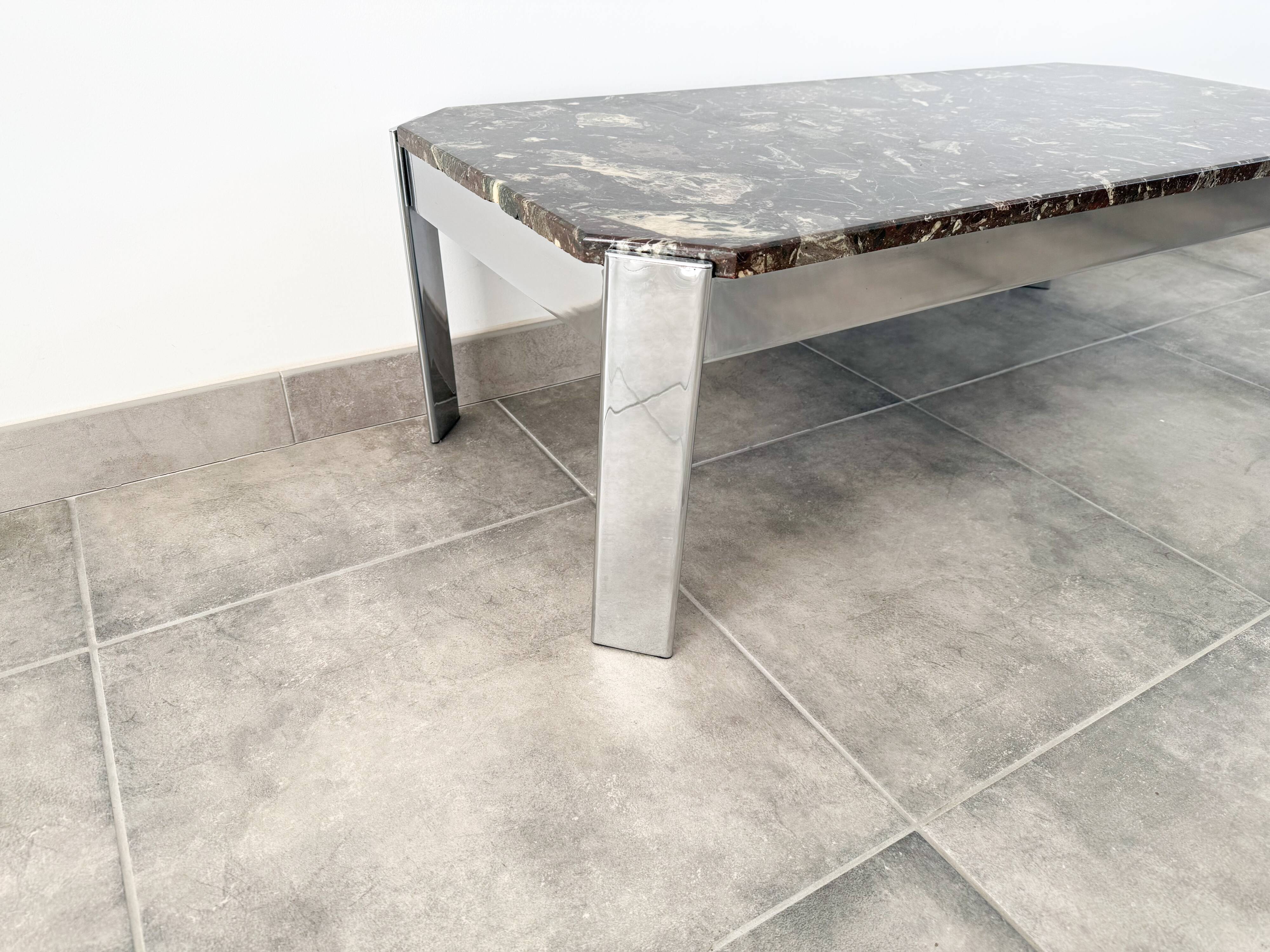 Table basse en marbre Breccia et chrome , circa  1970/80'