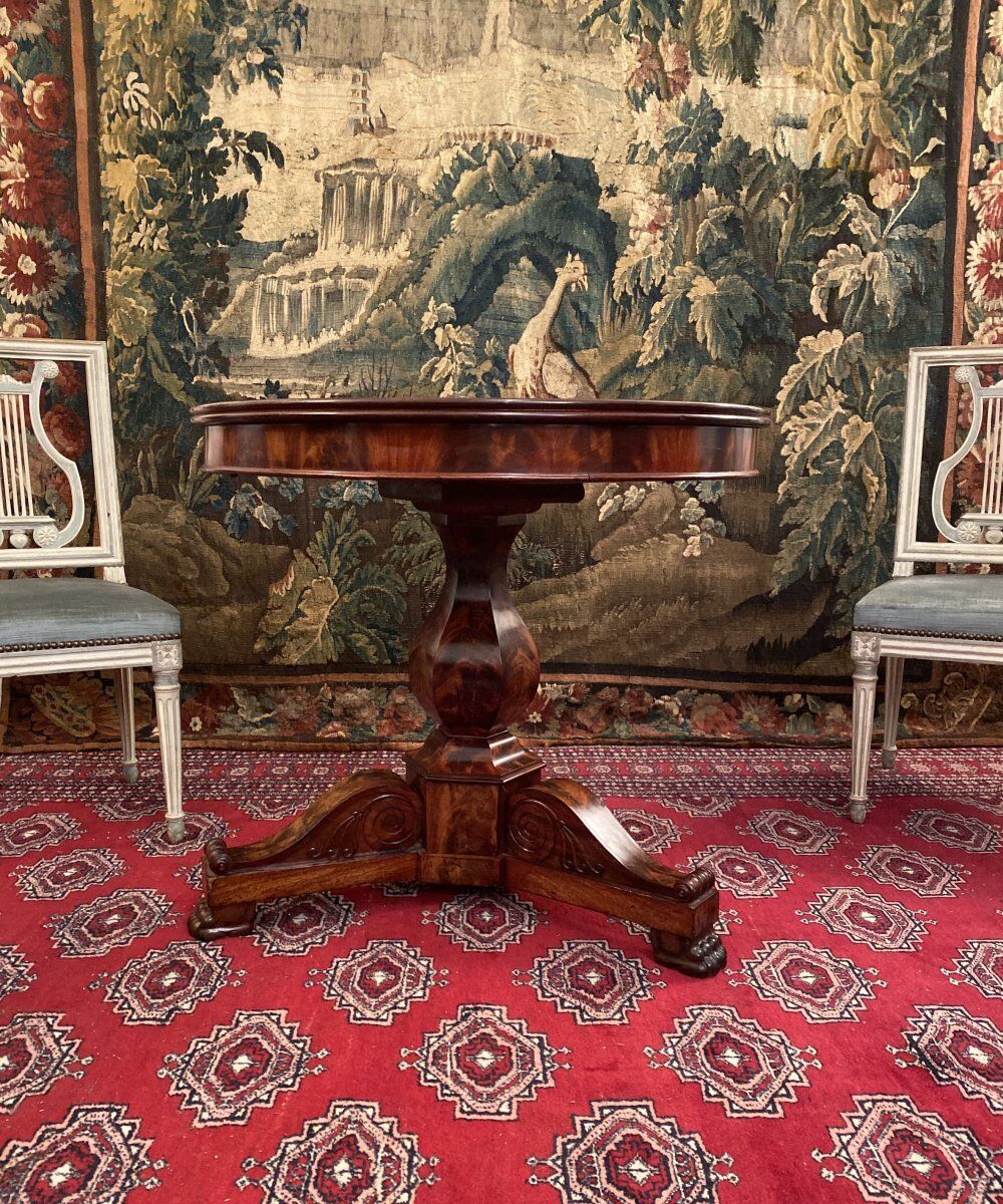 Gueridon in mahogany flame of the 19th century restoration