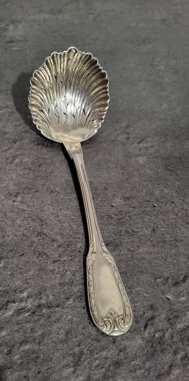 Vintage dusting spoon in excellent condition.