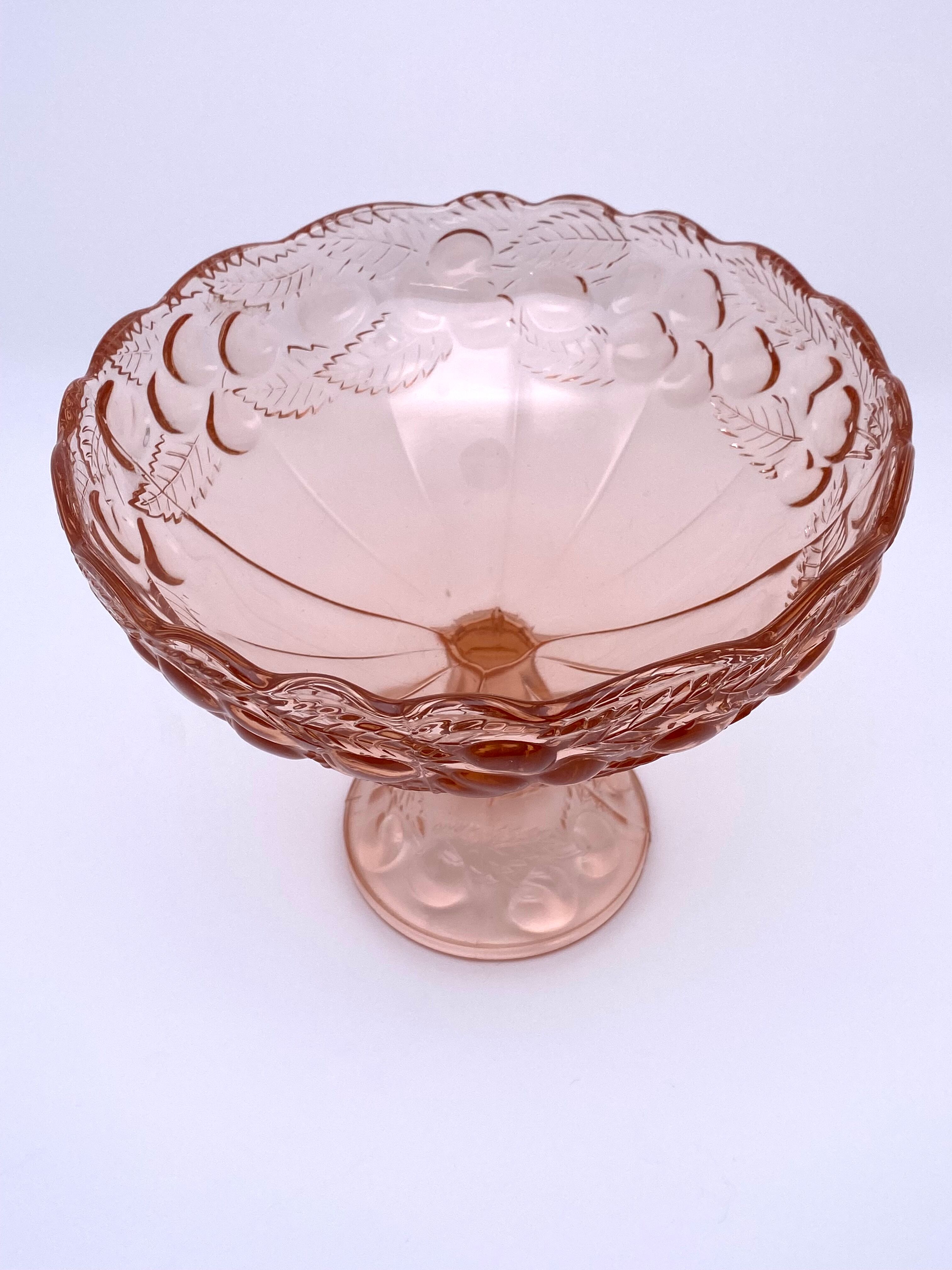 Cup mounted on foot patterns fruit glass pink