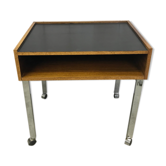 Metal and wood-wheeled serving table 70