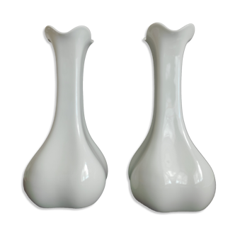 Paire de grands vases blancs