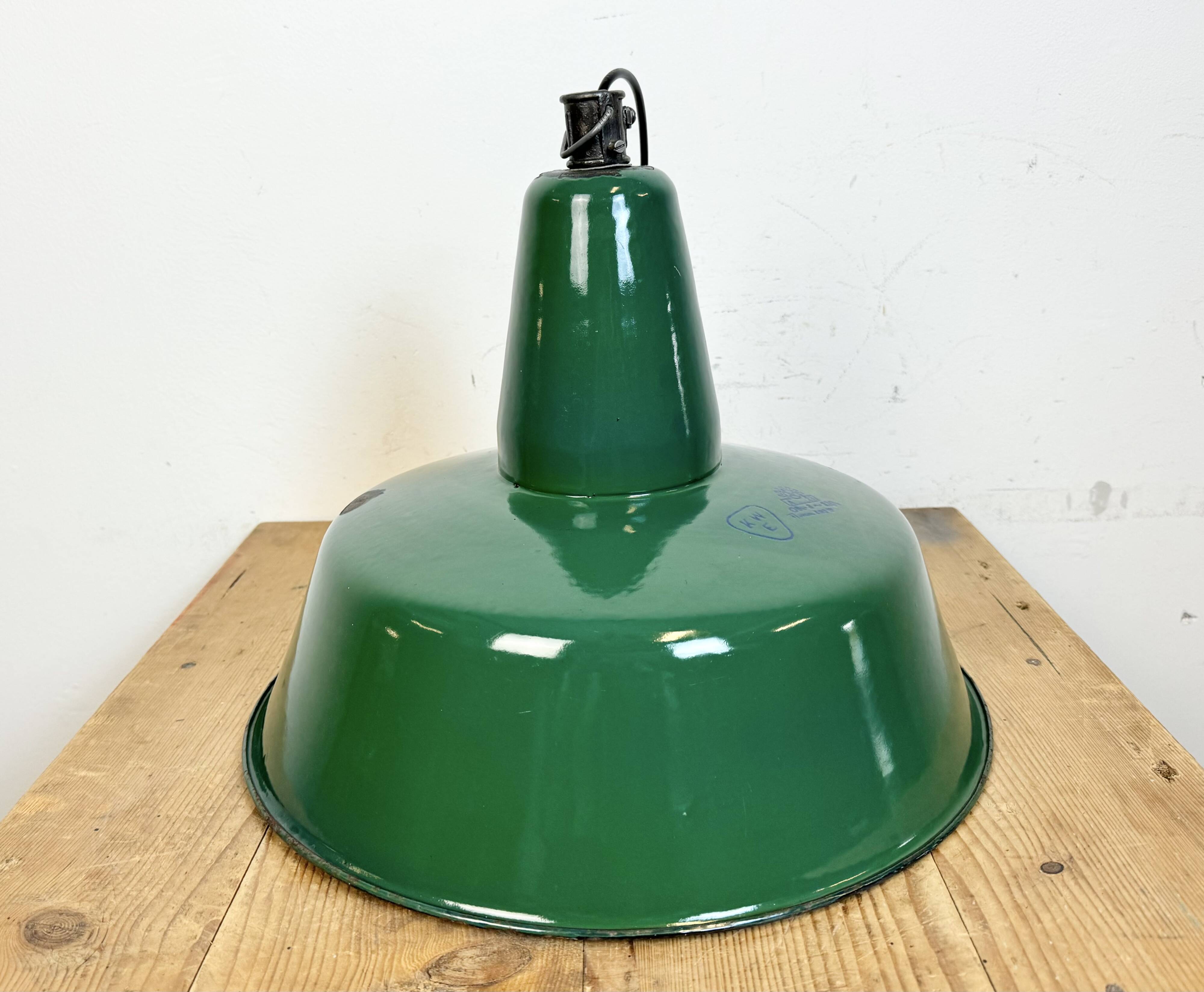 Grande Lampe à Suspension Industrielle en Émail Vert, 1960s
