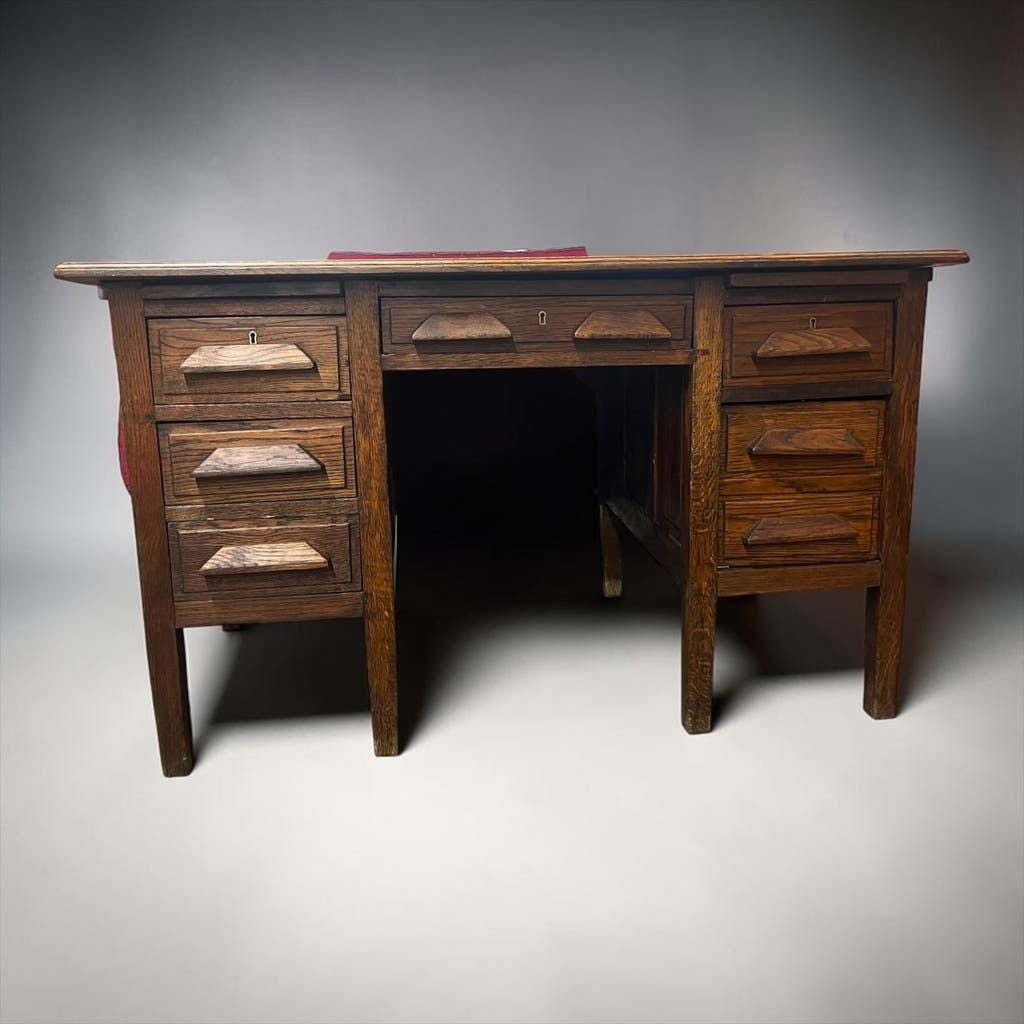 Vintage XL deep desk in solid wood