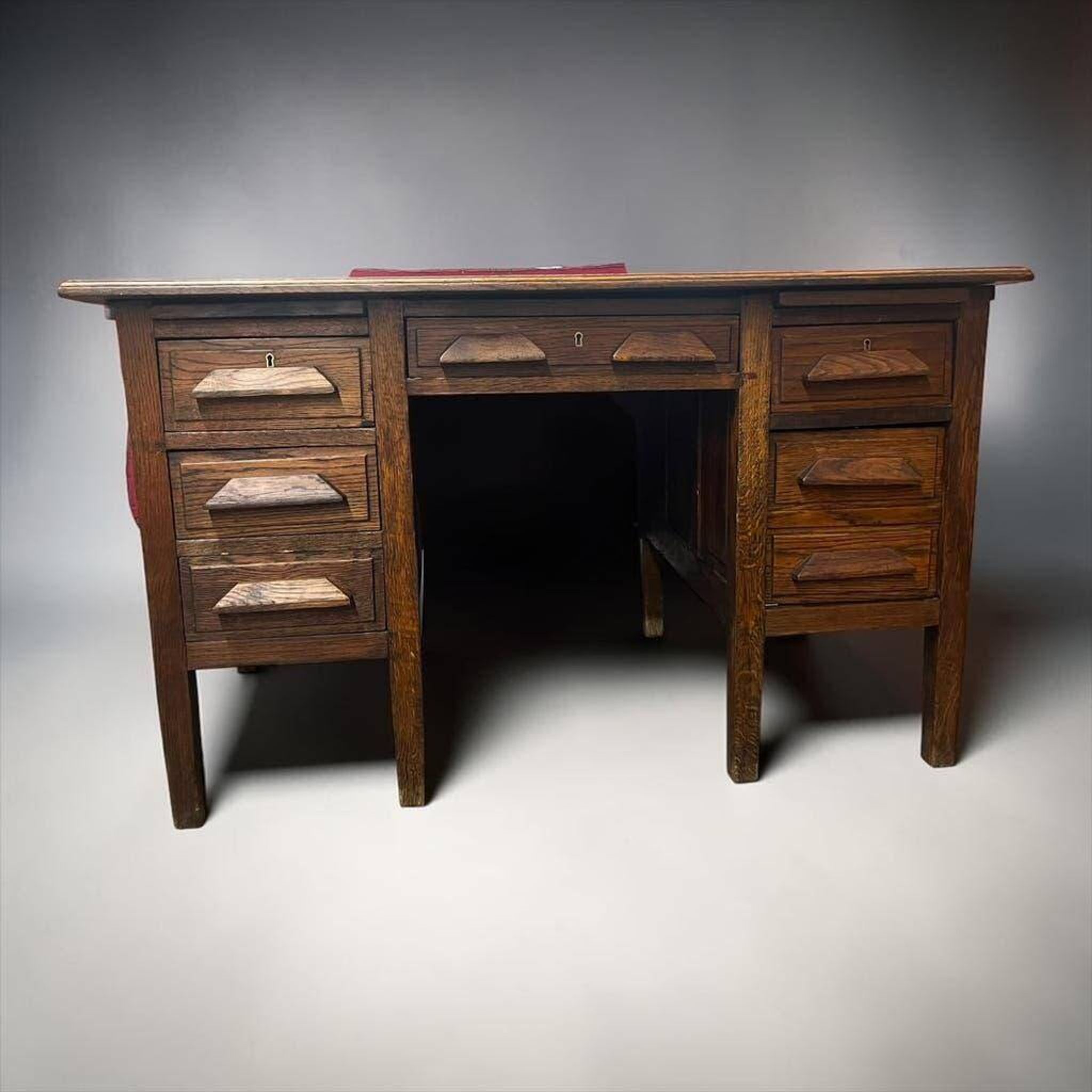 Bureau vintage XL profond en bois massif