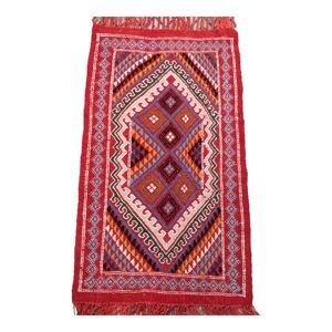 tapis rouge à motifs
