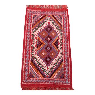 Tapis rouge à motifs berbères multicolores tissé  à mains