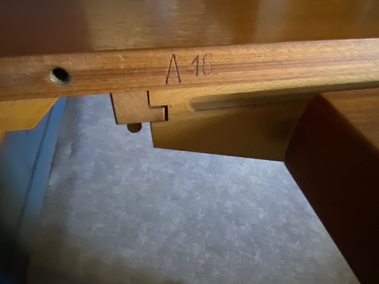 Table Baumann scandinave ronde 1970 rallonges a systeme 4 à 8 personnes