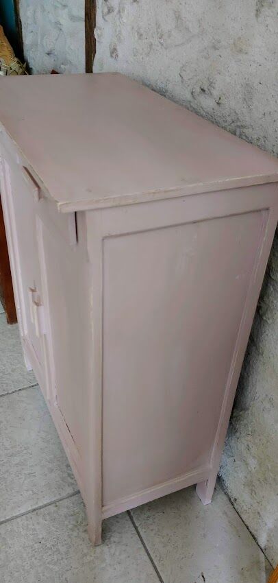 Pink Parisian buffet