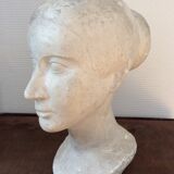 Platre jeune femme au chignon