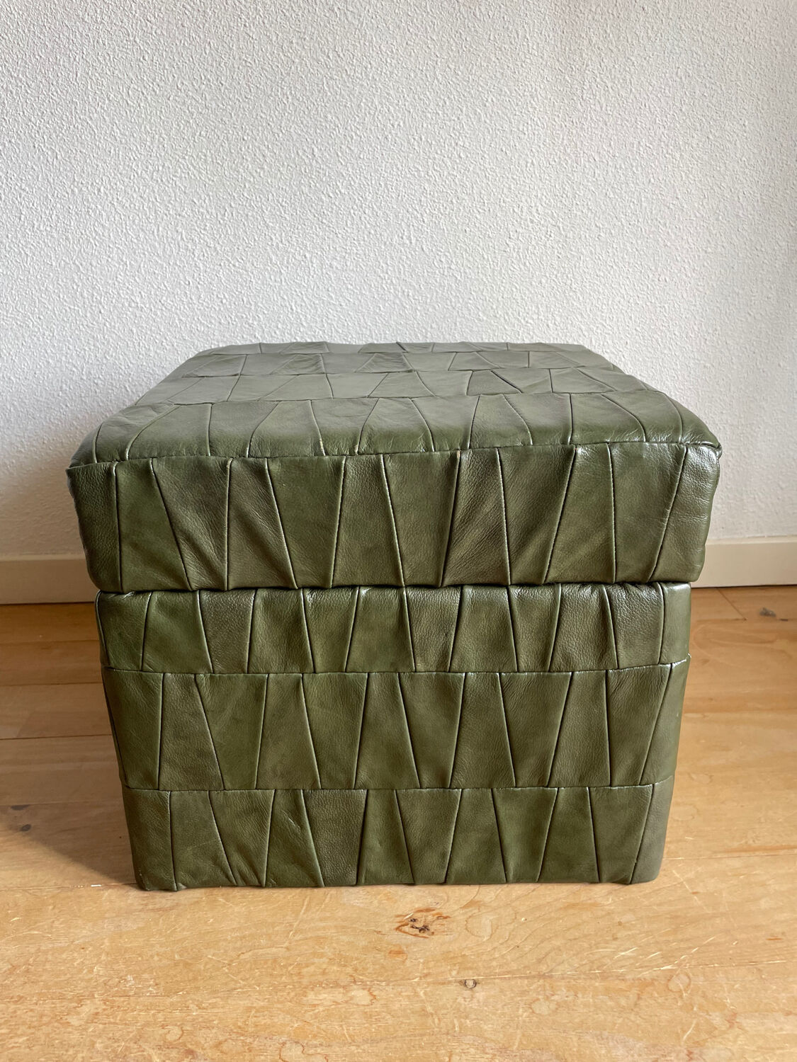 Pouf leather chest patchwork vert  De Sède