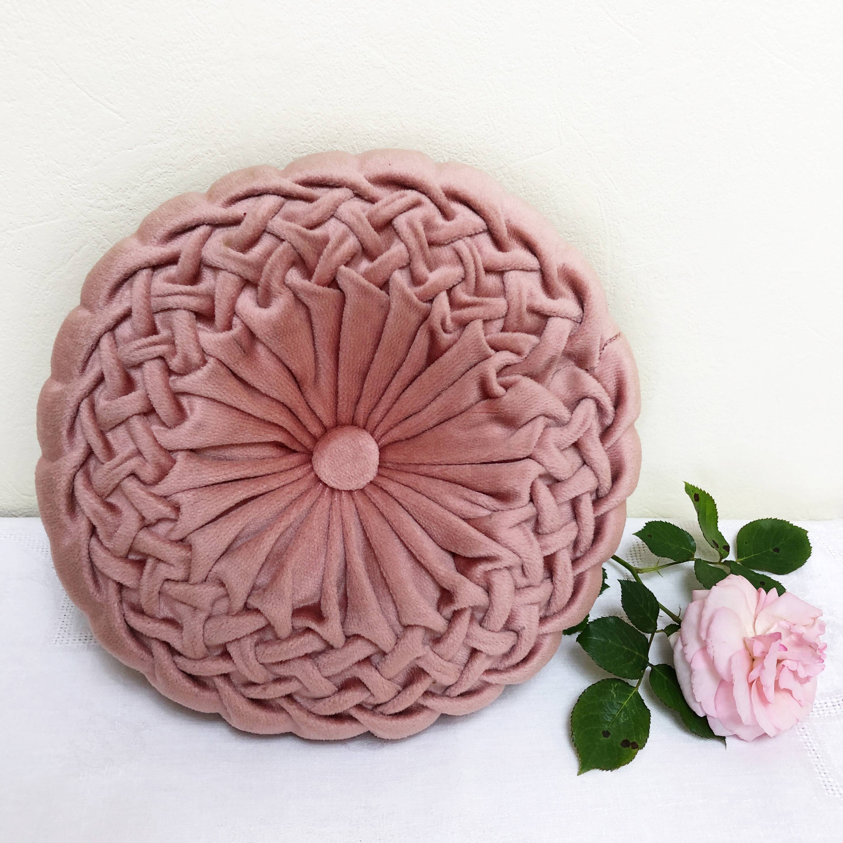 Coussin plissé ancien en velours rose