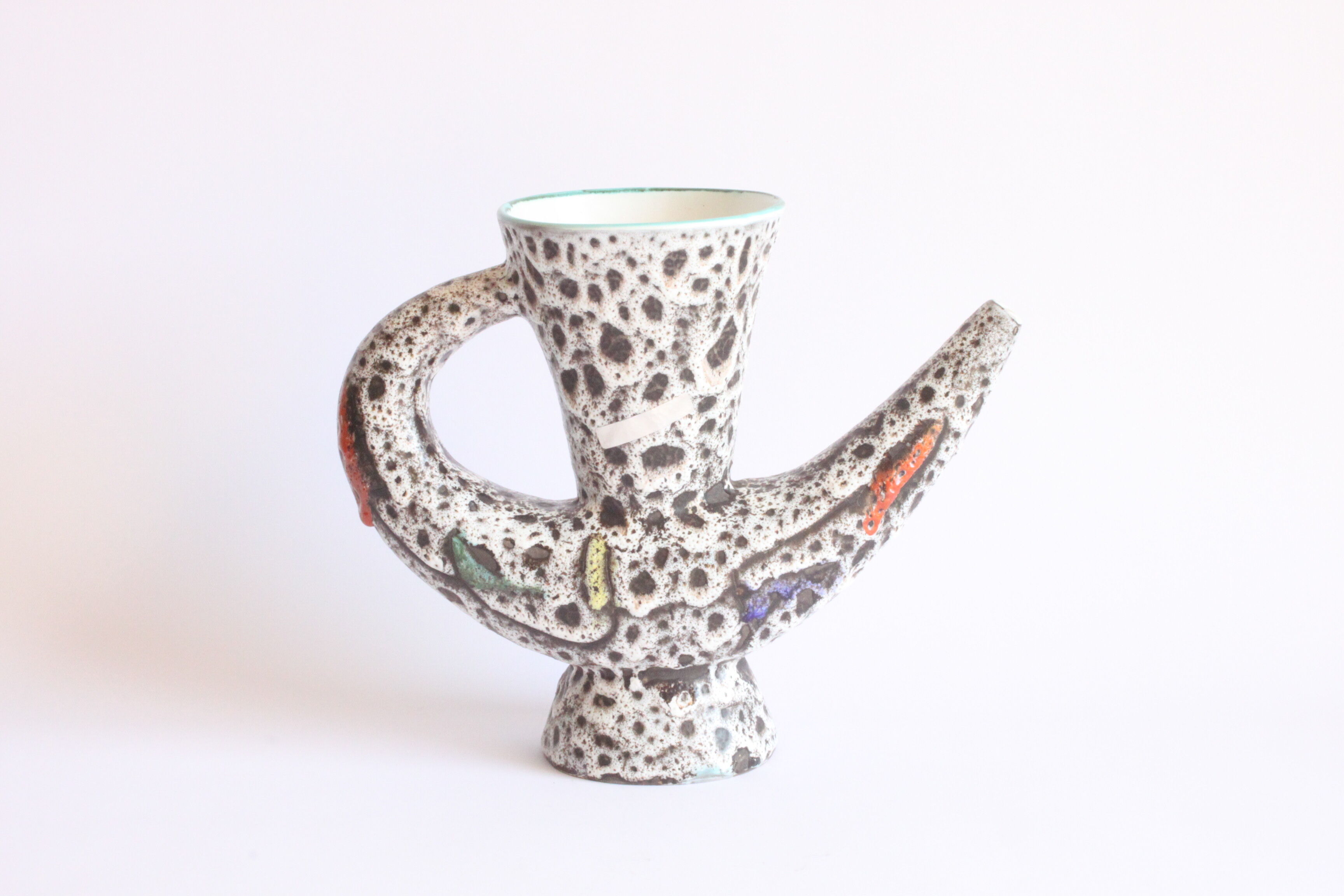 Pichet de forme organique par Marius Bessone, Vallauris années 1950.