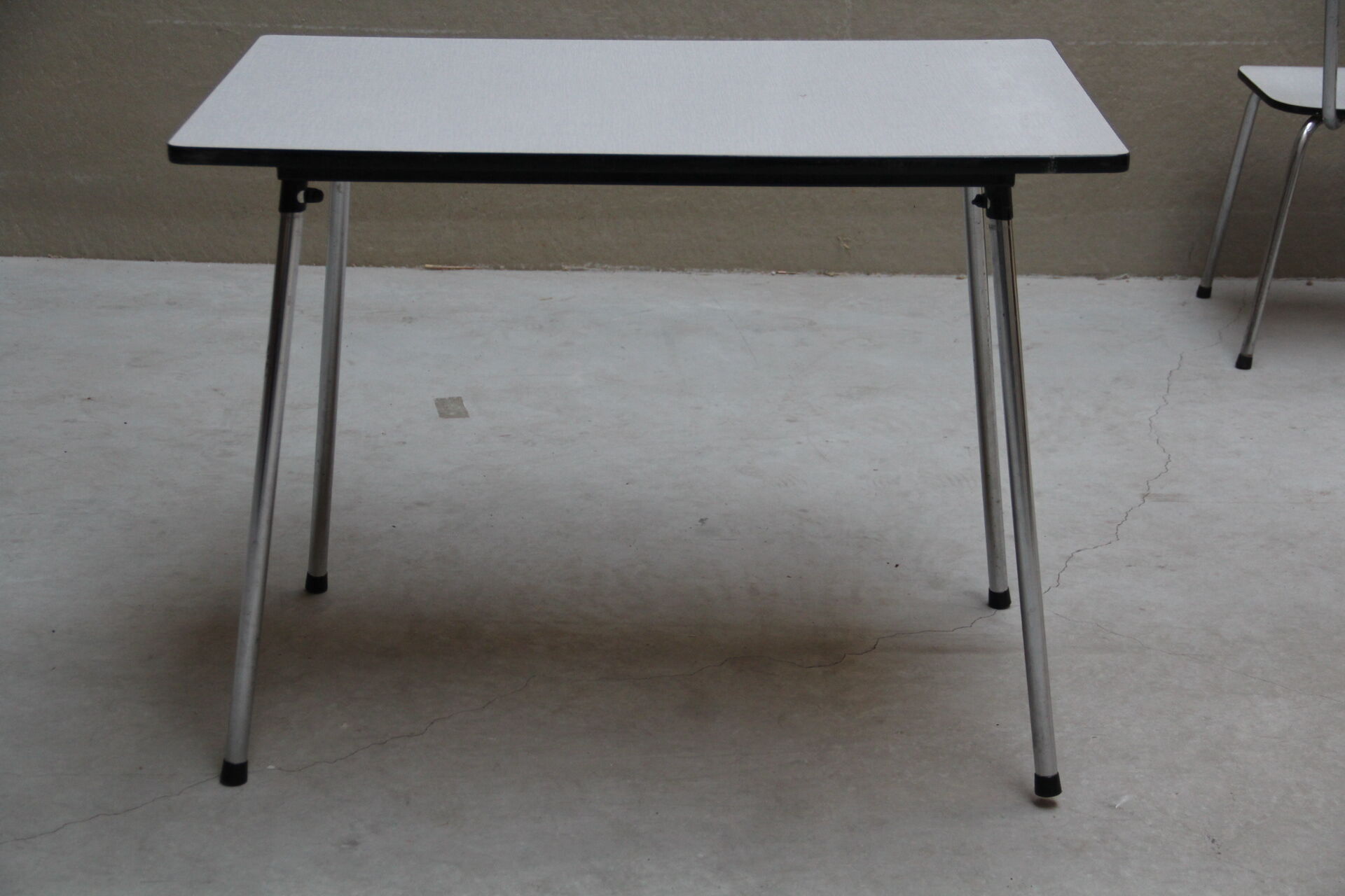 Table de cuisine en formica