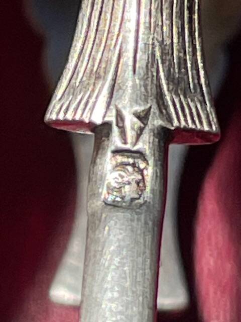 Engraved sugar tongs in solid silver with Minerva hallmark and lion's claws