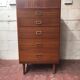 Commode haute Mid-Century en teck marron avec tambour et 5 tiroirs, pieds fuselés