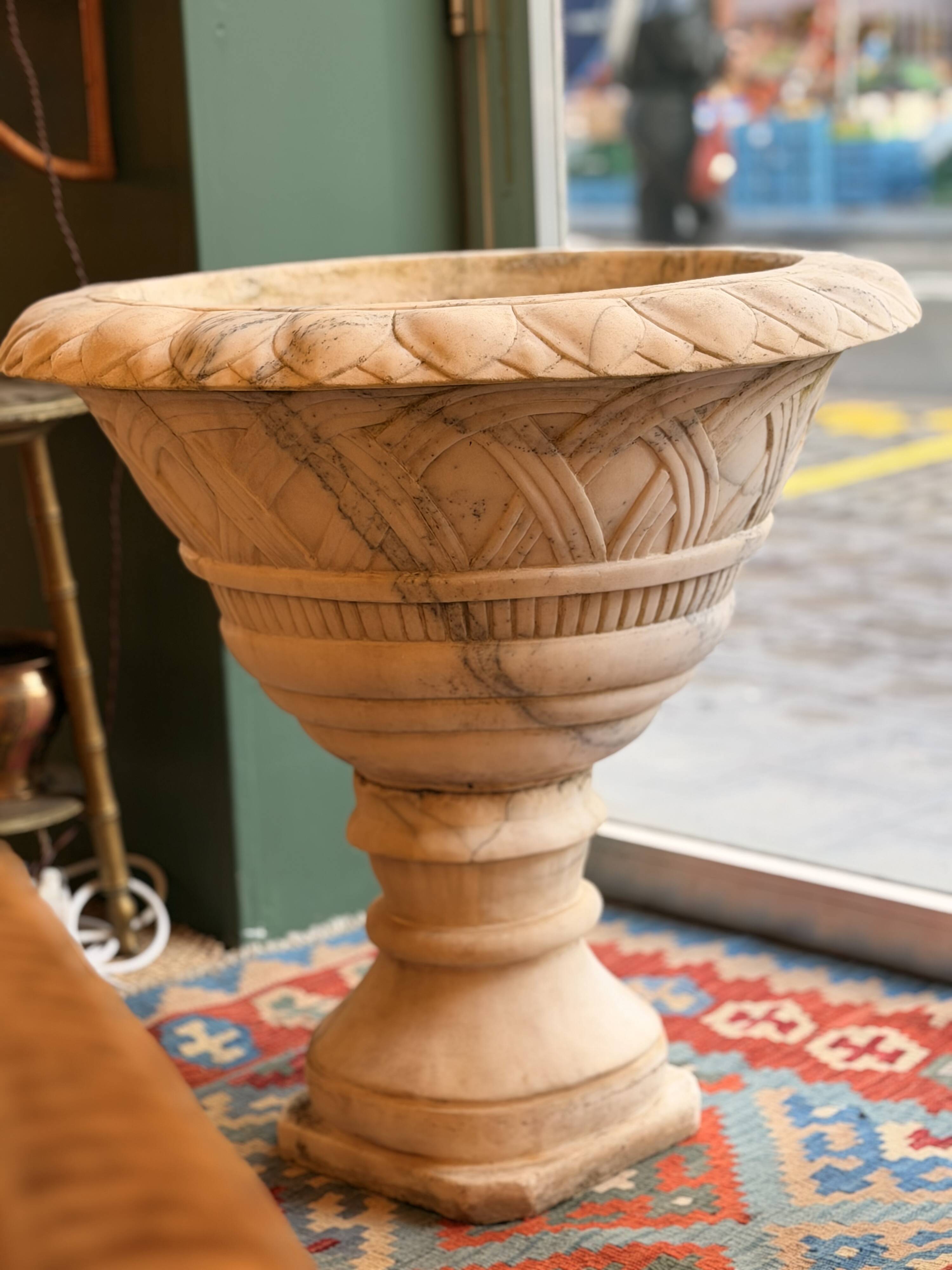Large garden basin in marble, 19th century